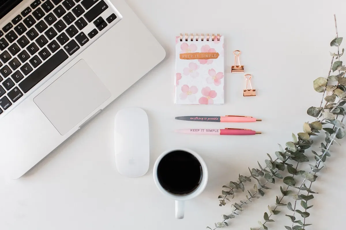 Comparison: Free vs Paid Essay Summarising Tools for UK Students